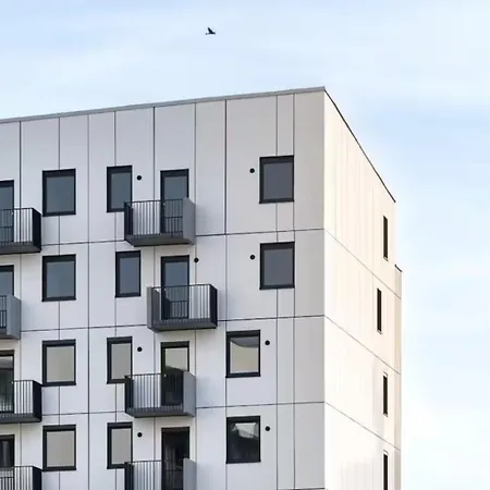 Modern 2-bedroom In The Heart Of * Братислава