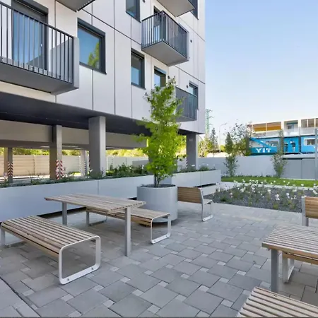 Modern 2-bedroom In The Heart Of *