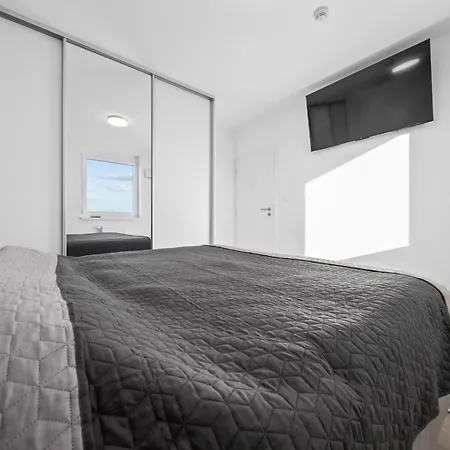 Modern 2-bedroom In The Heart Of * Братислава