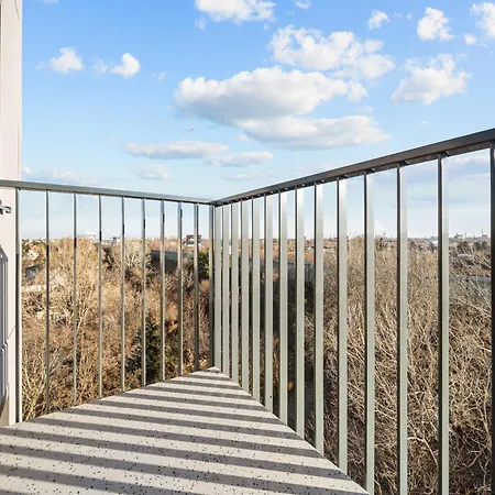 Modern 2-bedroom In The Heart Of Братислава