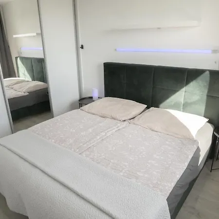 Apartamento Modern 2-bedroom In The Heart Of *