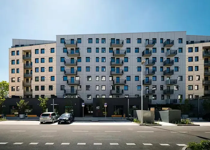 Modern 2-bedroom In The Heart Of *