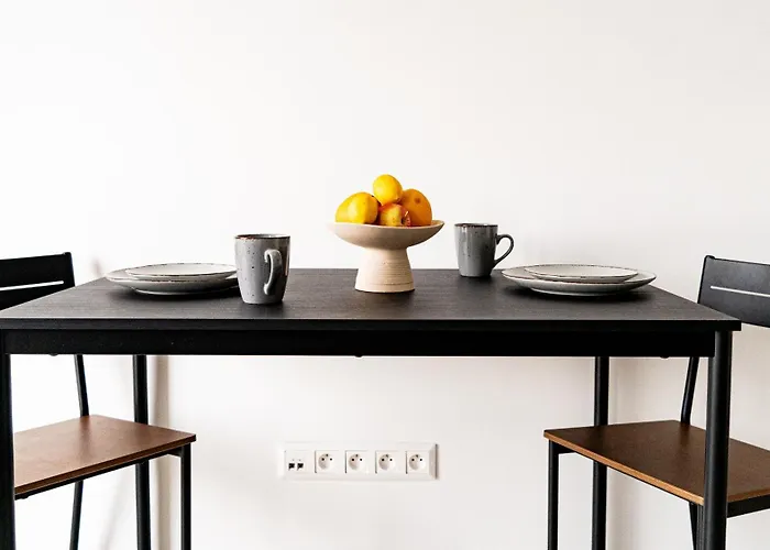 Modern 2-bedroom In The Heart Of *