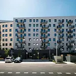 Modern 2-bedroom In The Heart Of *
