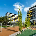 Modern 2-bedroom In The Heart Of *
