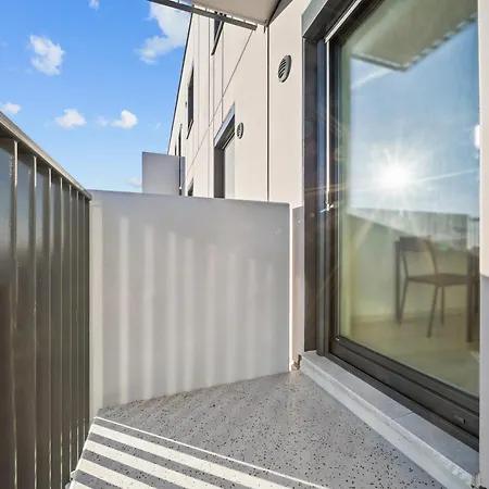 Modern 2-bedroom In The Heart Of