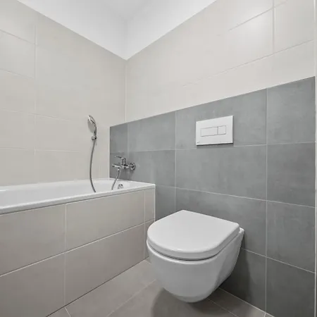 Modern 2-bedroom In The Heart Of דירה *