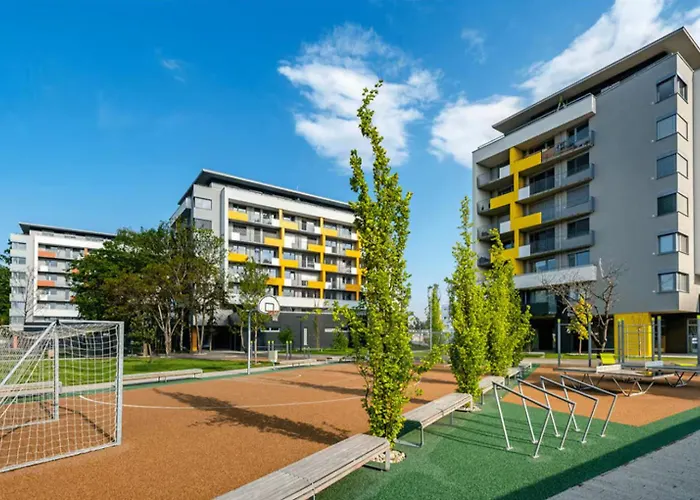 Modern 2-bedroom In The Heart Of *