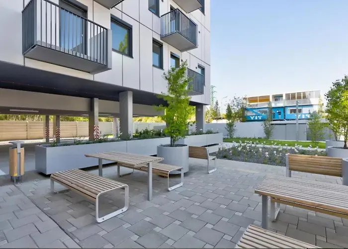 Modern 2-bedroom In The Heart Of *