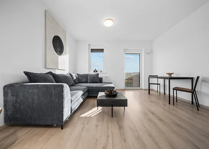 Modern 2-bedroom In The Heart Of Apartment *