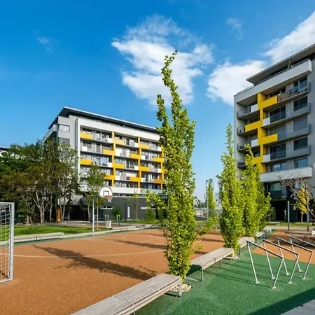 Modern 2-bedroom In The Heart Of *